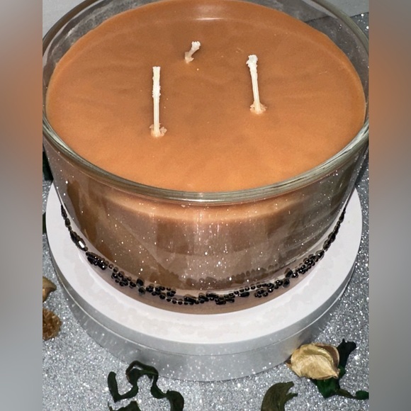 NEW- WHISKEY TOBACCO HONEY, SCENT UNLEASHED LUXURY HAND POURED SCENTED CANDLES. - Picture 5 of 6